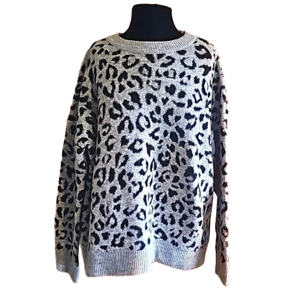 NWoT She Sky women's leopard print warm comfortable crewneck sweater